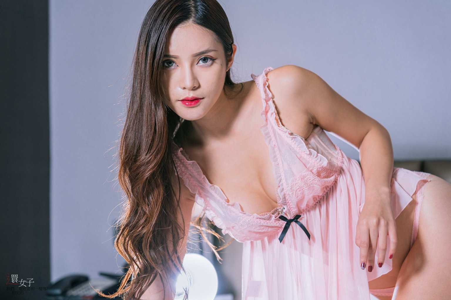 精选模拍作品 NO.227 黃書庭 粉色姓感睡衣裸足美腿 003