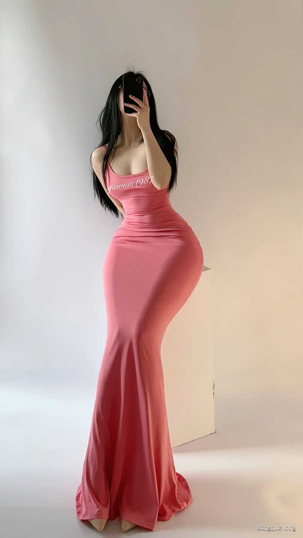 俏妞qiaoniuTT – 微密圈会员订阅系列套图&视频