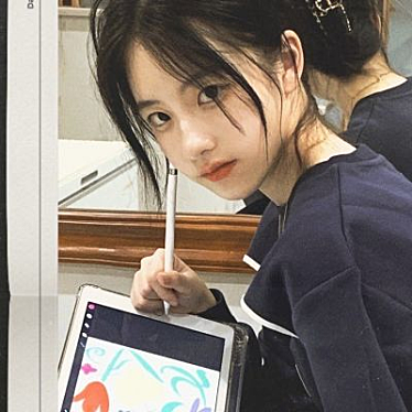 在图书馆往下边塞东西 写作业的时候学长在下面