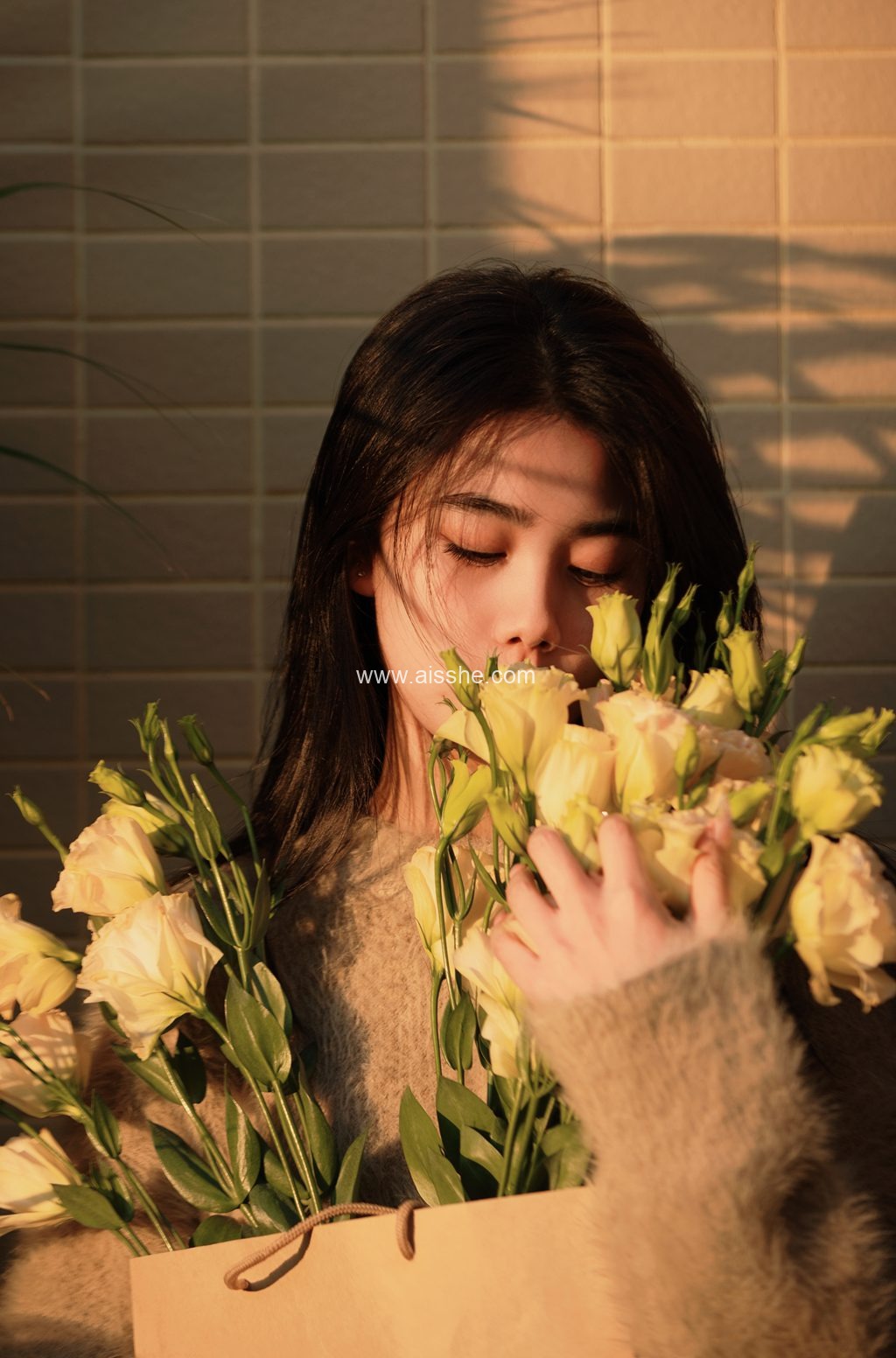 [YITUYU艺图语]2023.03.30 光影与晚霞下的少女 思分