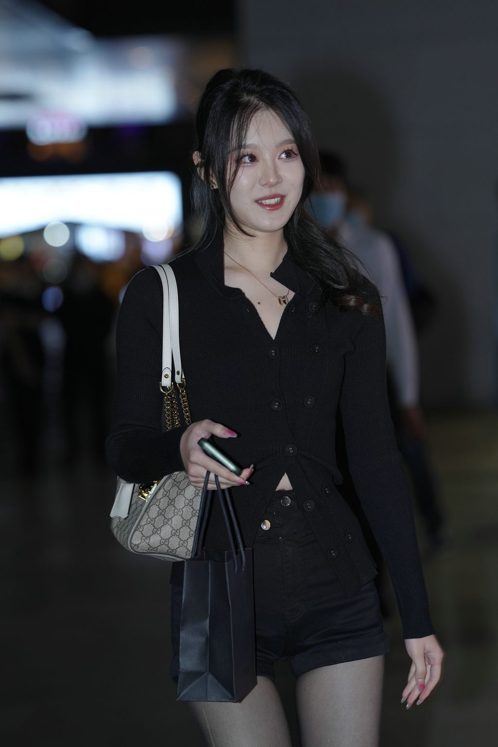 精选街拍作品 NO.2564 黑色热裤短靴嘿丝