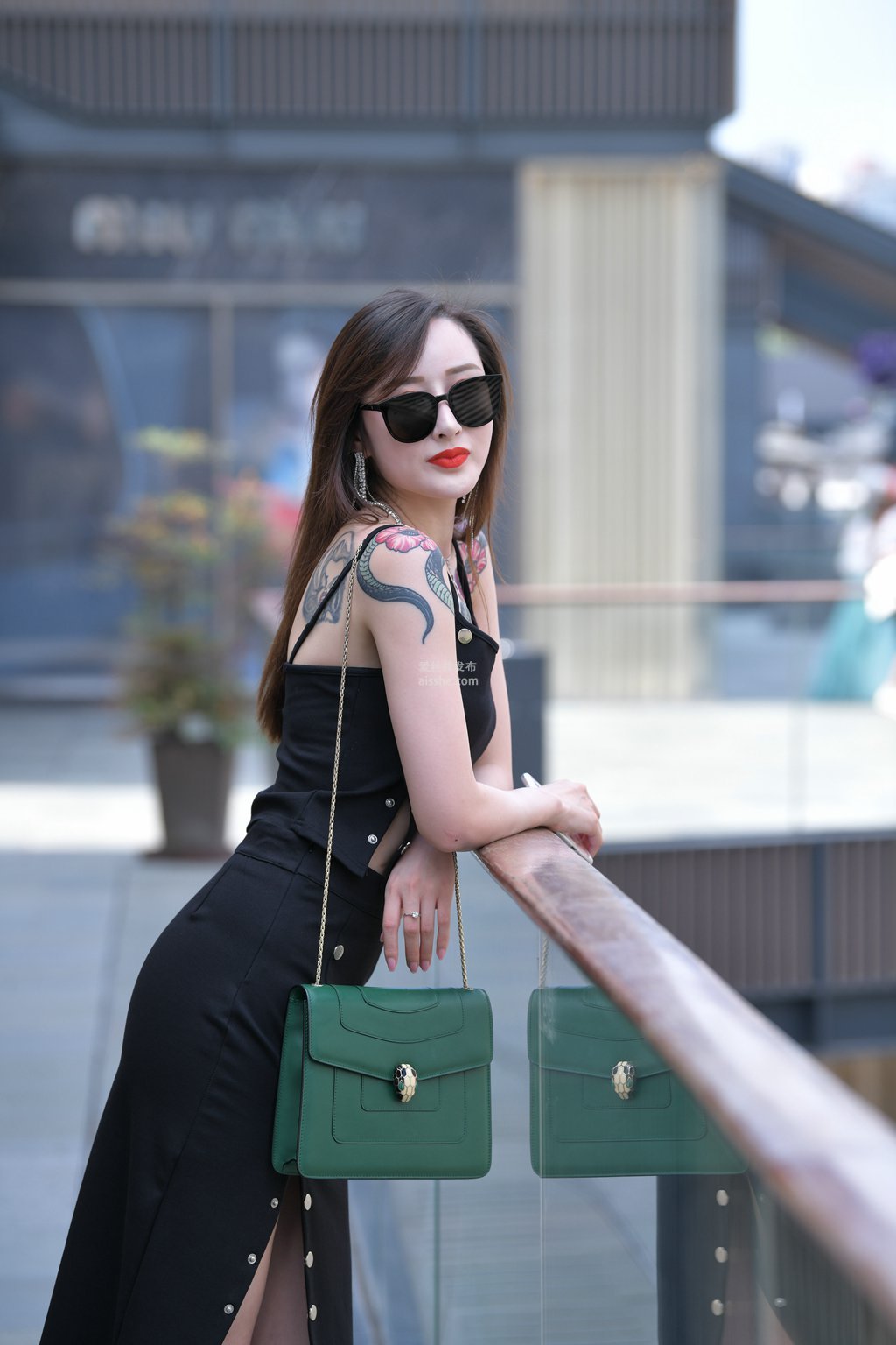 精选街拍作品 NO.2369 黑色吊带裙