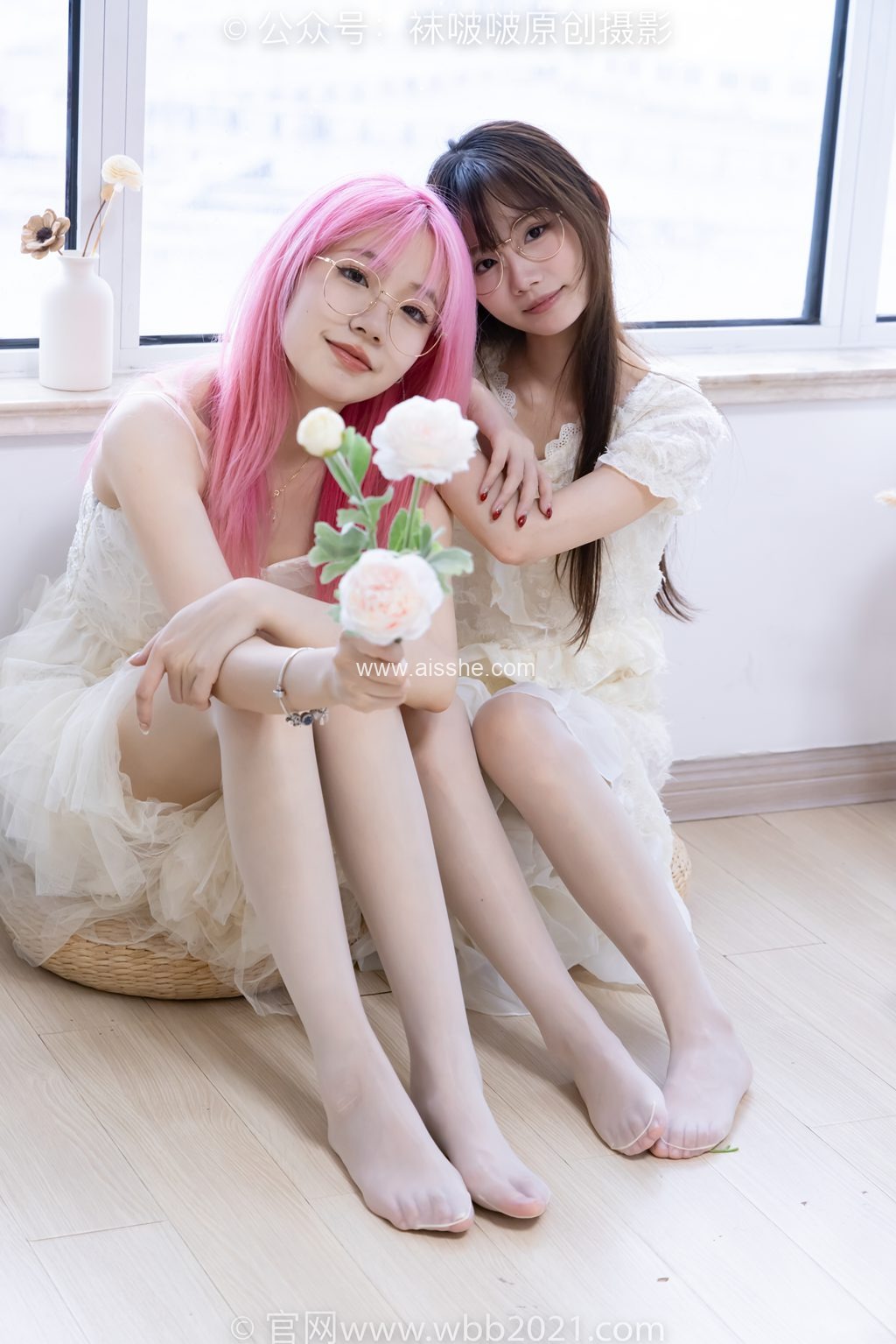 [BoBoSocks袜啵啵] NO.563 小甜豆&甜甜圈-高跟鞋、油亮白丝、裸足