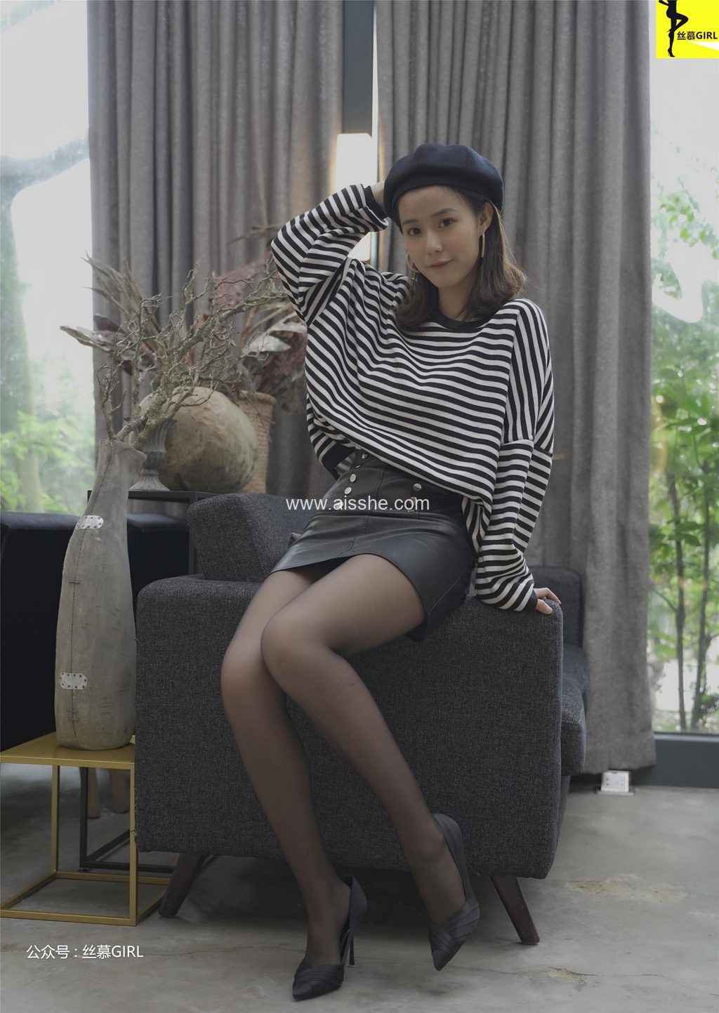 丝慕写真 旧系 第025期 四月《谁是谁的腿》