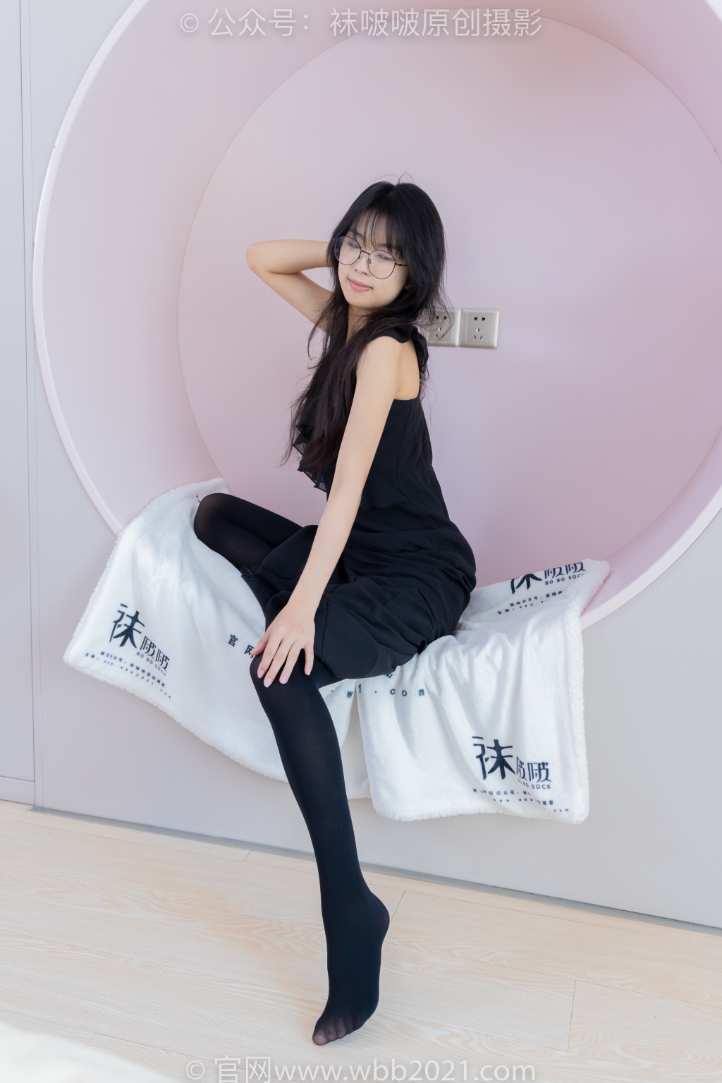 [BoBoSocks袜啵啵] NO.511 奶油-平底鞋、厚嘿丝、做瑜伽动作时老头乐挠脚剧情