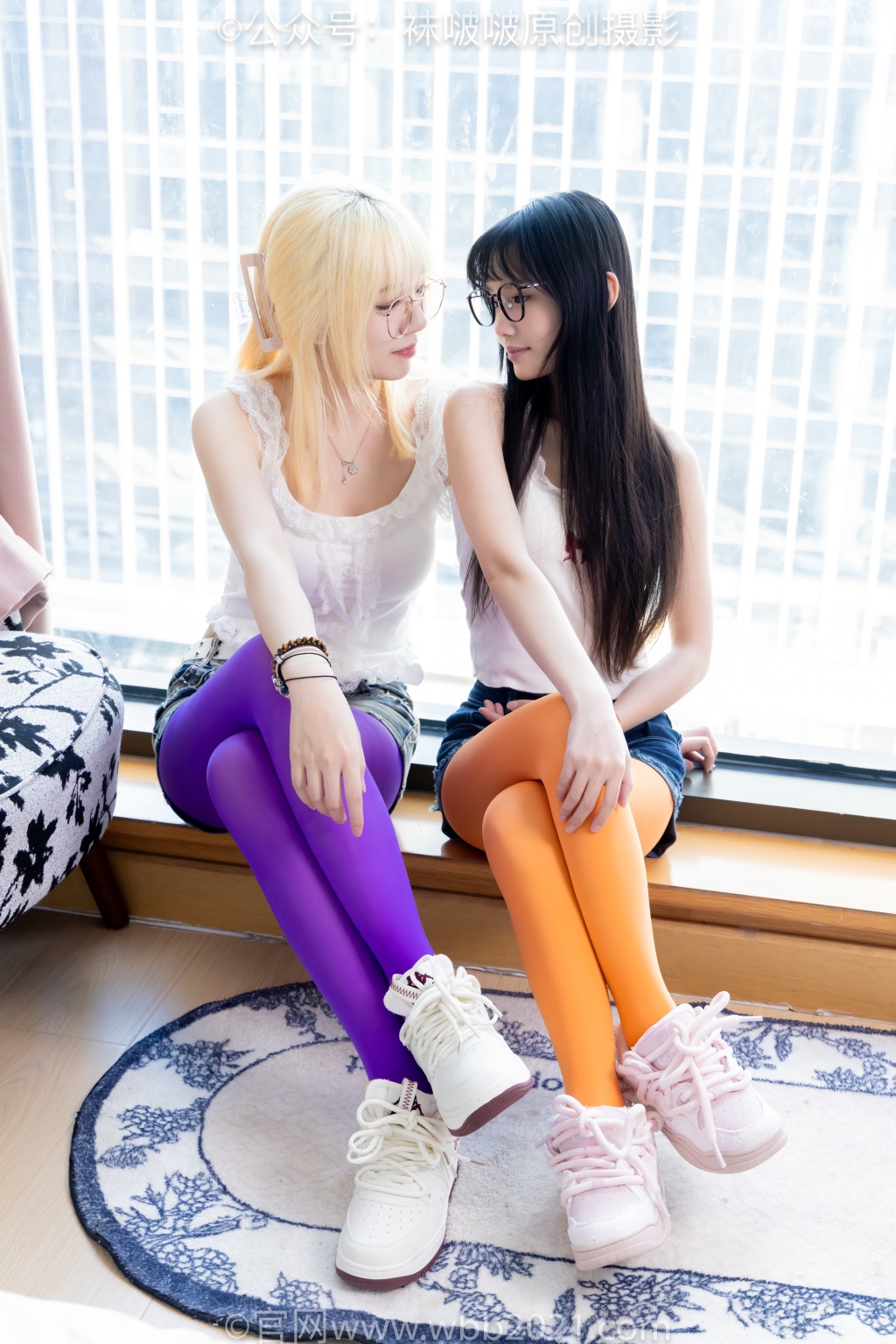 [BoBoSocks袜啵啵] NO.498 小甜豆&甜甜圈-两双高跟鞋、两双板鞋、厚嘿丝、厚橘丝、厚紫丝、脚对脚，斗脚（花絮版）