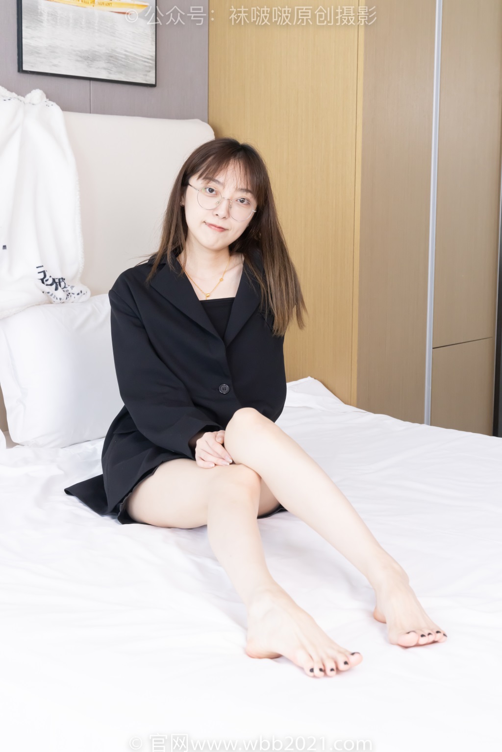 [BoBoSocks袜啵啵] NO.486 稚予-长靴、黑网袜、裸足（黑色美甲）裸足踩奶油蛋糕 仅花絮剧情版）